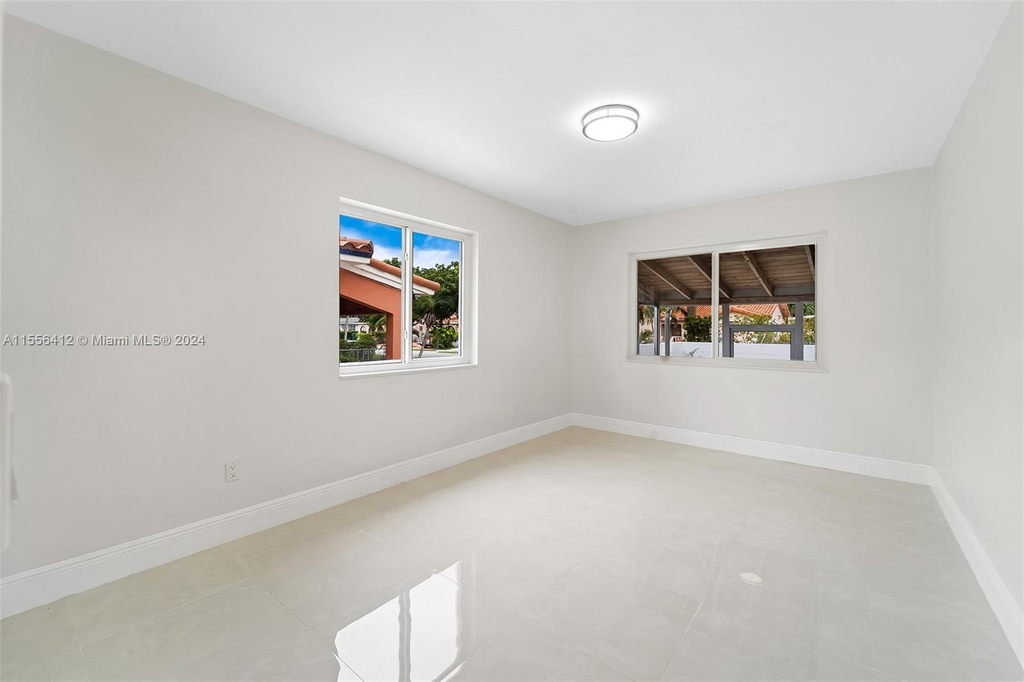 555 Sw 51st Ave - Photo 14