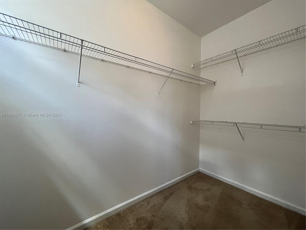 1033 Ne 17th Way - Photo 9