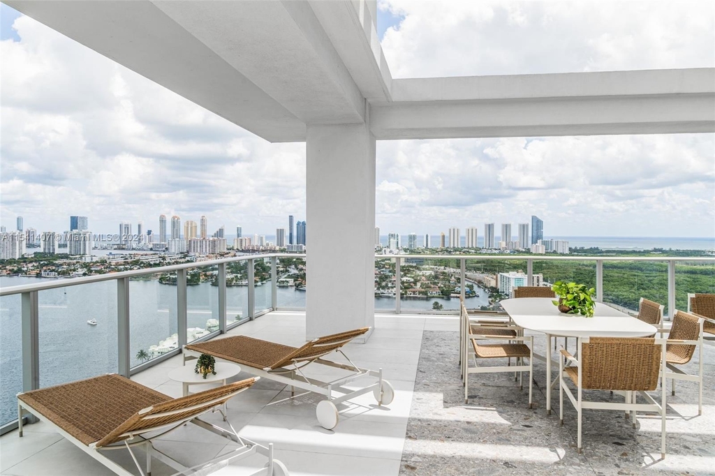 16385 Biscayne Blvd - Photo 6