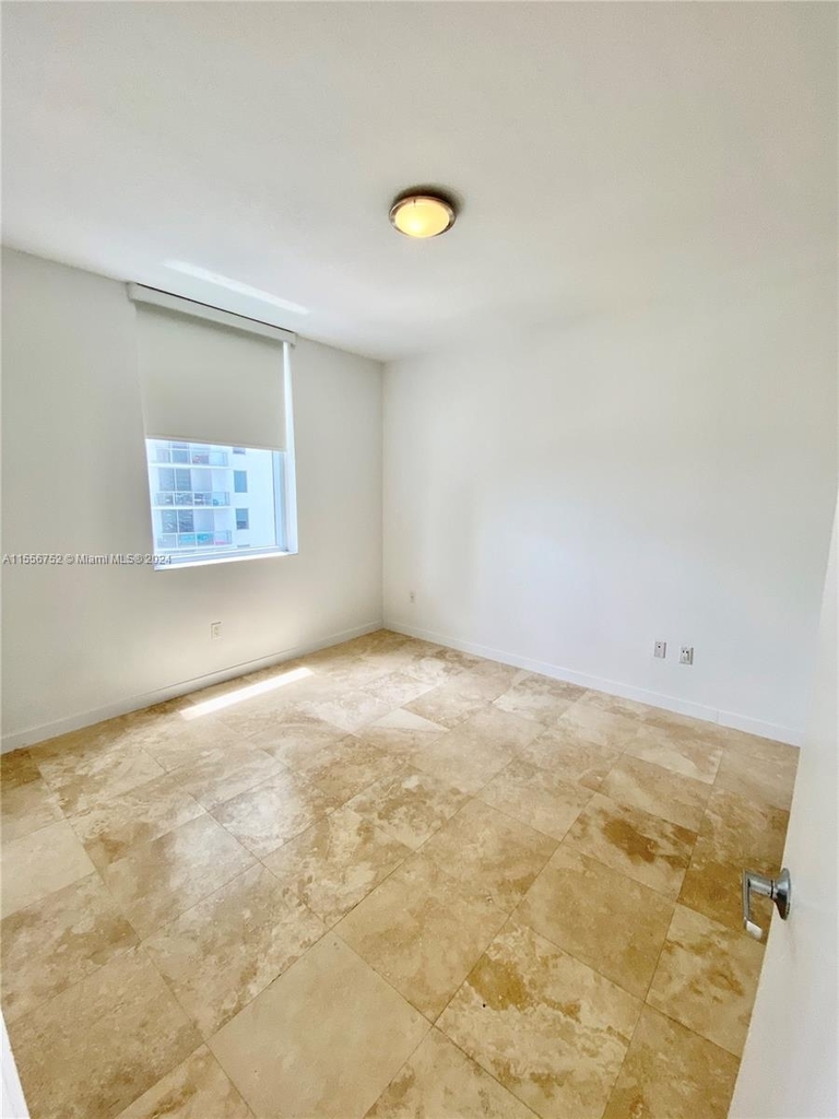 1050 Brickell Ave - Photo 19