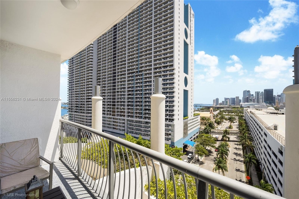 1750 N Bayshore Dr - Photo 10