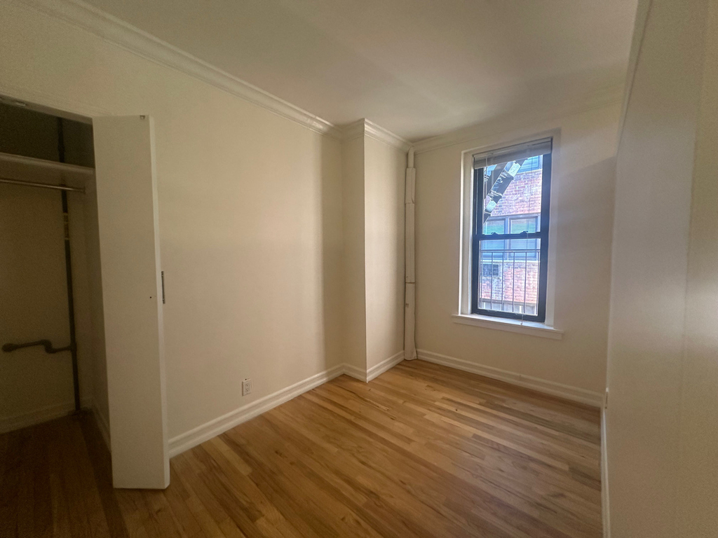 326 East 58th Street - Photo 7