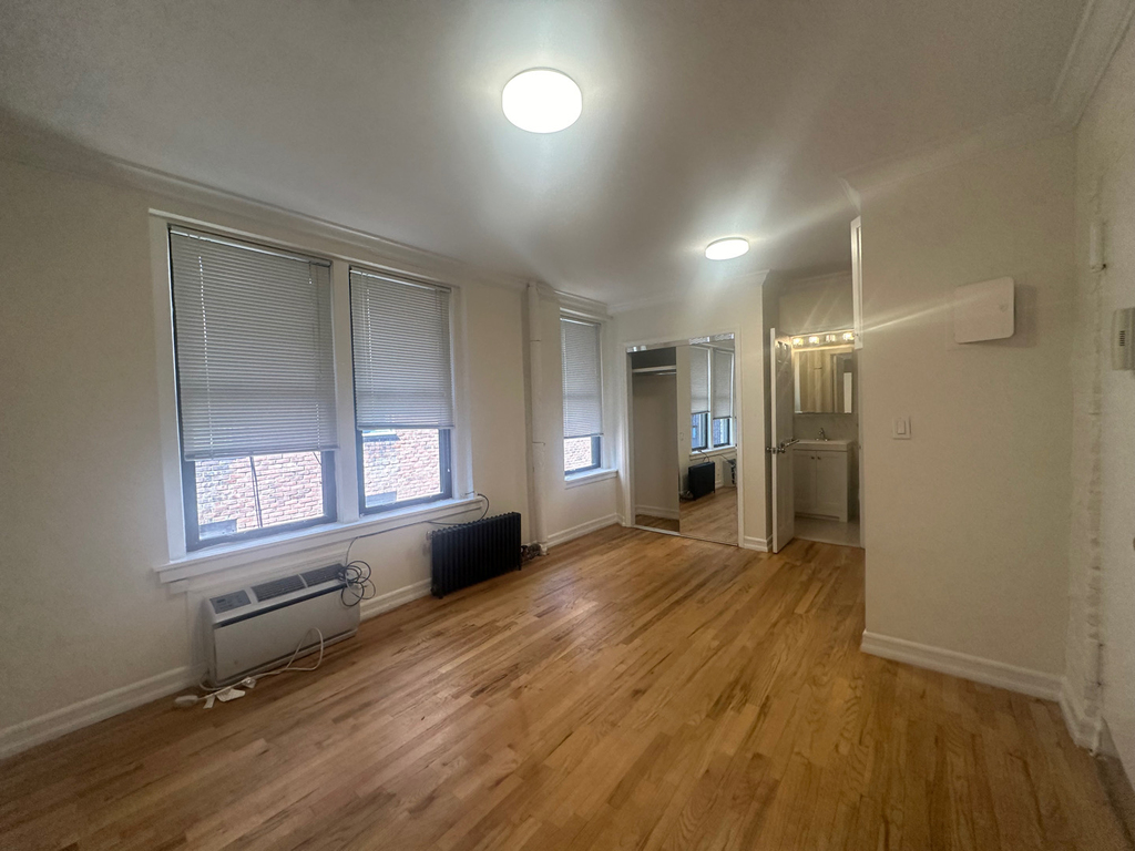 326 East 58th Street - Photo 6