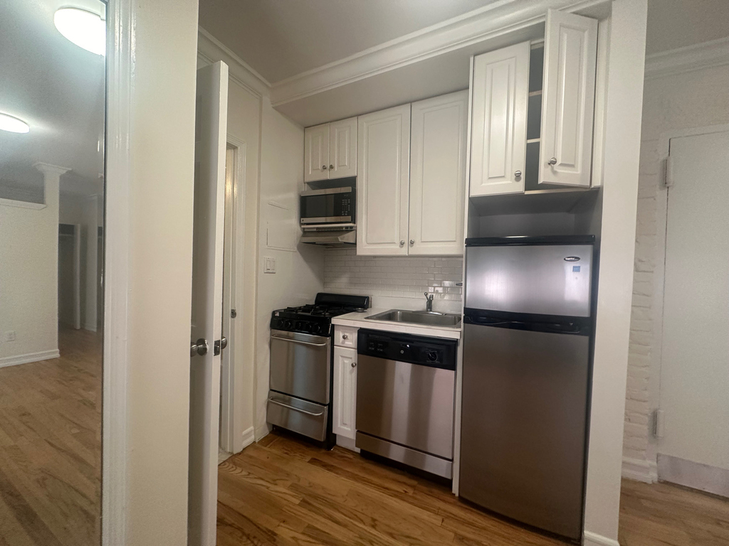 326 East 58th Street - Photo 12