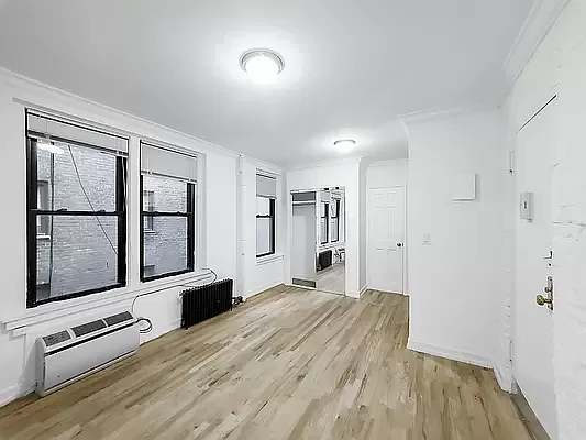 326 East 58th Street - Photo 2