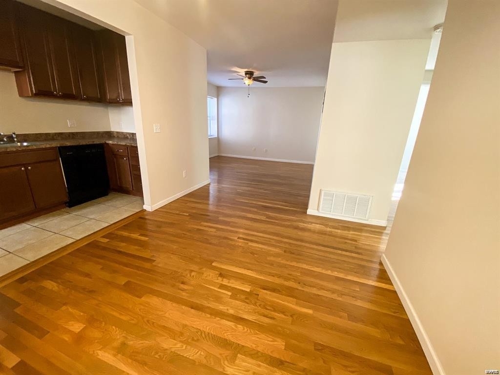 5576 Pershing Avenue - Photo 3