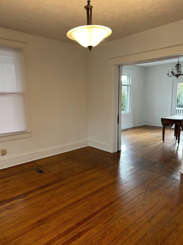 527 Virginia Ave - Photo 3