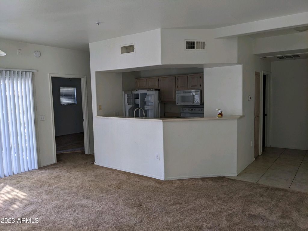 600 W Grove Parkway - Photo 2