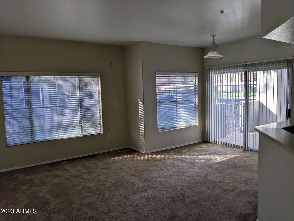 600 W Grove Parkway - Photo 3