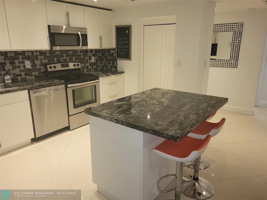 19390 Collins Ave - Photo 4