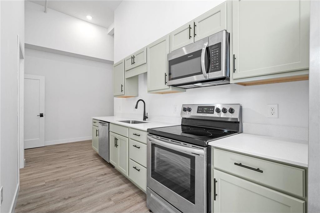 1219 W 31st Street - Photo 2