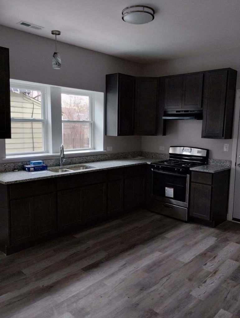 133 W 112th Place - Photo 2