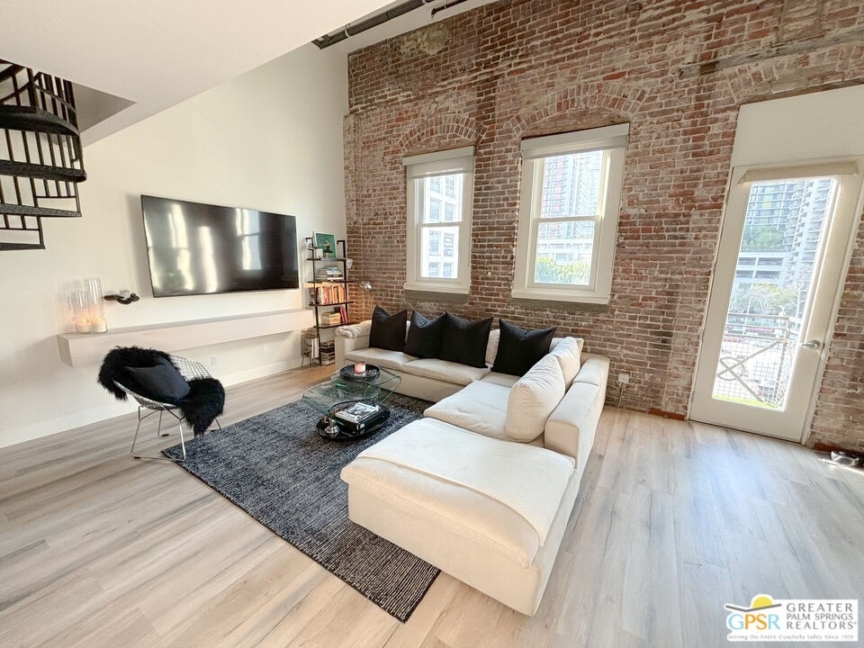 253 S Broadway - Photo 1