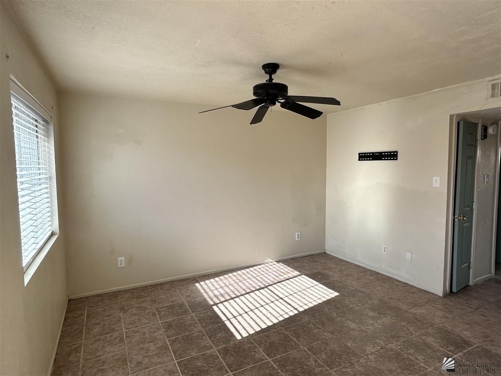 1508 W 9 Pl - Photo 2