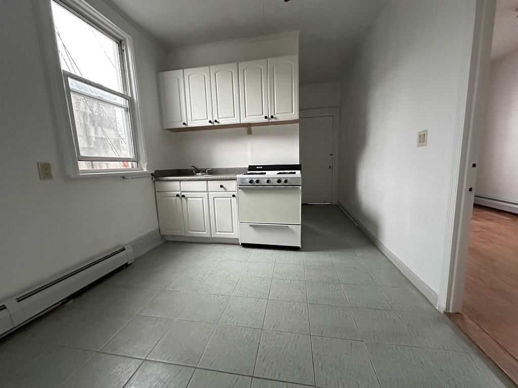 922 Broadway - Photo 15