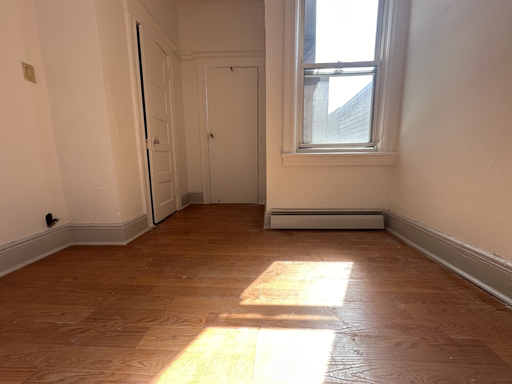 922 Broadway - Photo 1