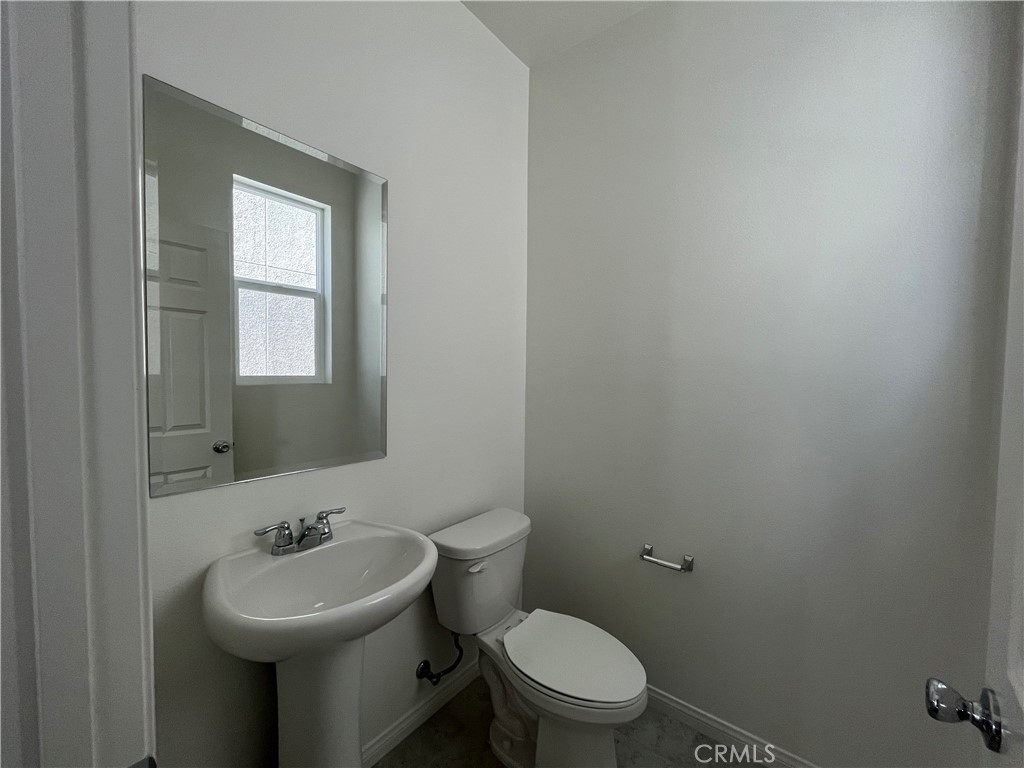 913 E 2nd Street - Photo 7