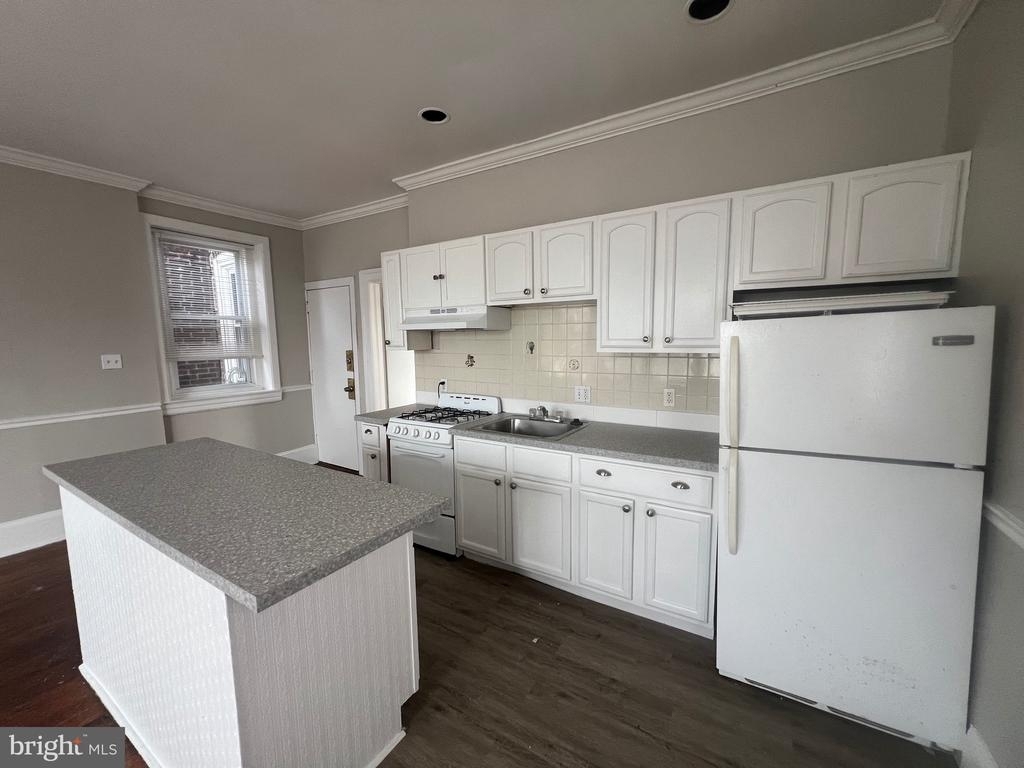 6632 Germantown Ave - Photo 2