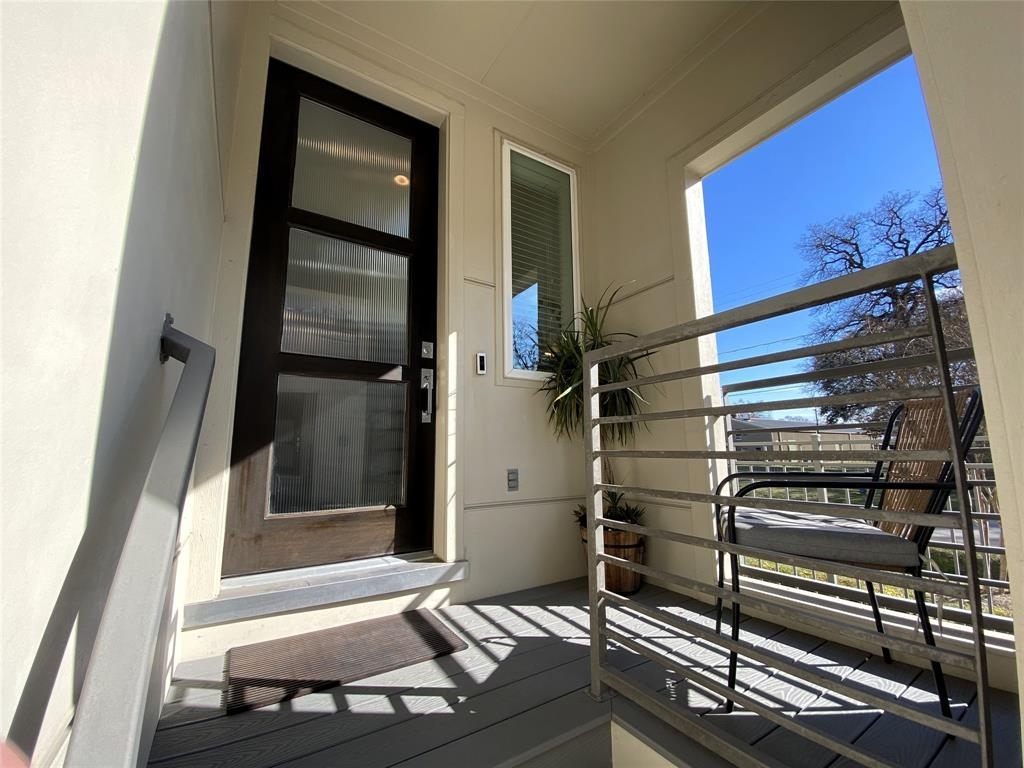 1003 W 17th Street - Photo 2