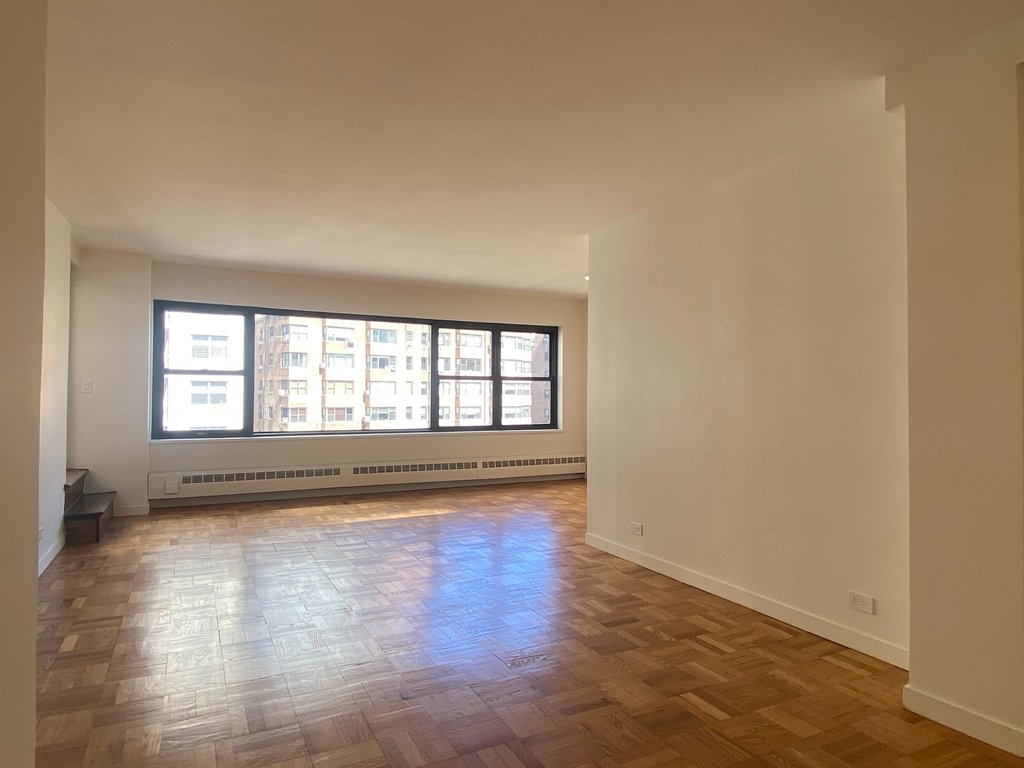 East 55th Street - Photo 2