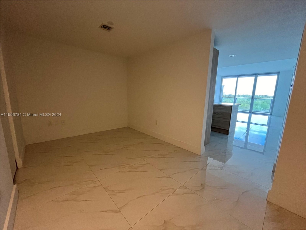 16385 Biscayne Blvd - Photo 14