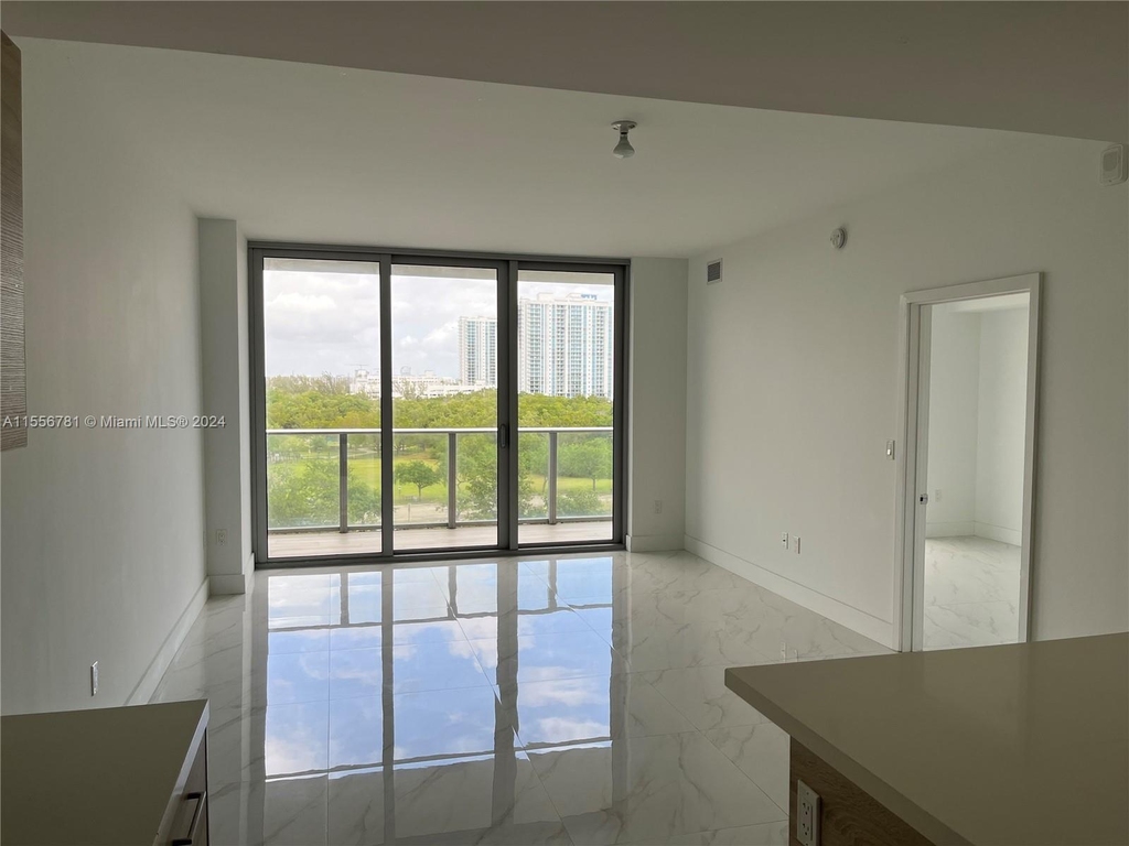 16385 Biscayne Blvd - Photo 3