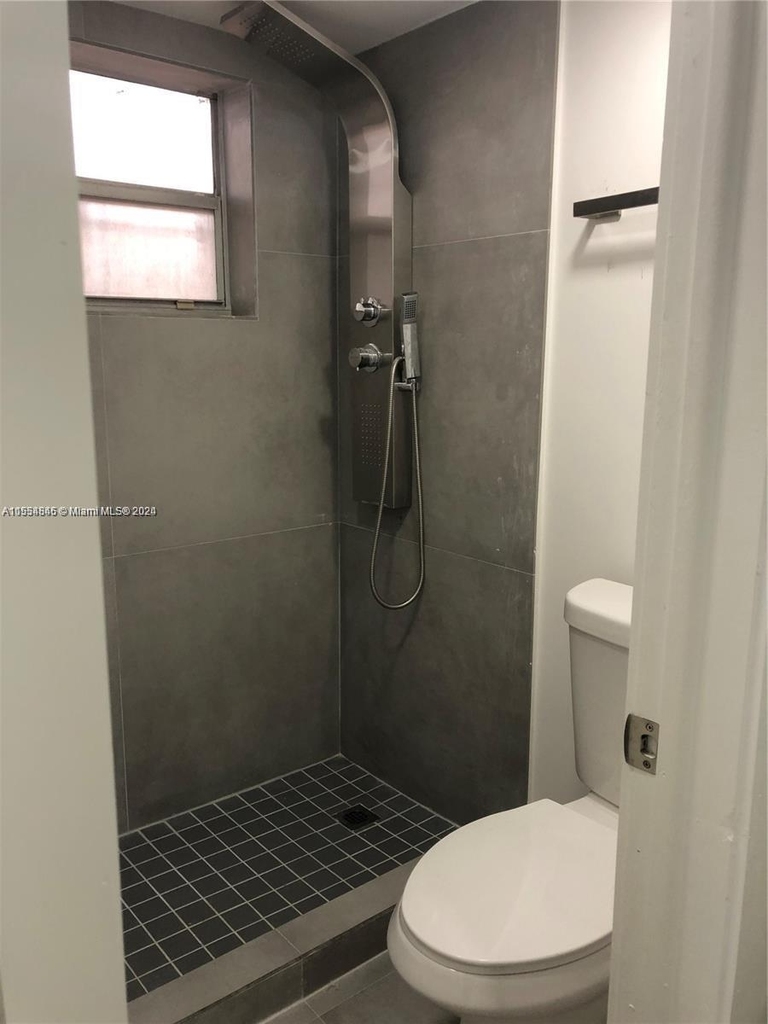 1630 W 46 St - Photo 8