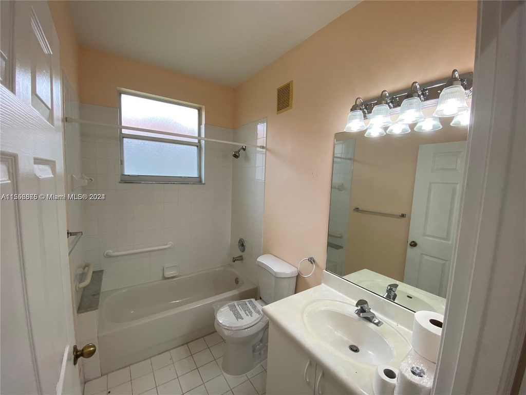856 Nw 132nd Ave - Photo 16