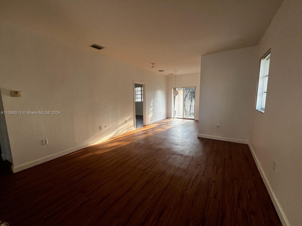 375 Ne 26th Ave - Photo 4