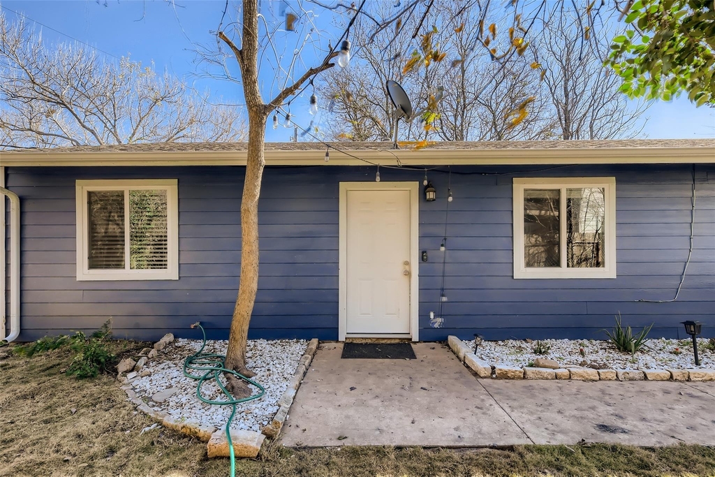 6108 Calmar Cv - Photo 0