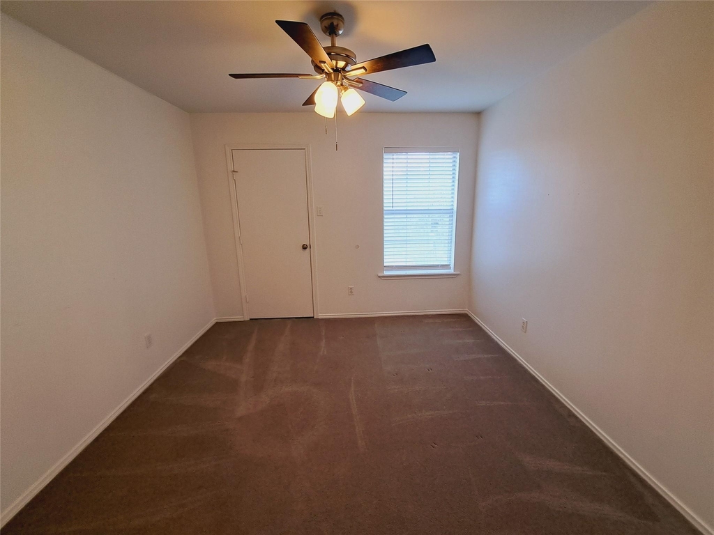 6703 Hill Oaks Dr - Photo 20