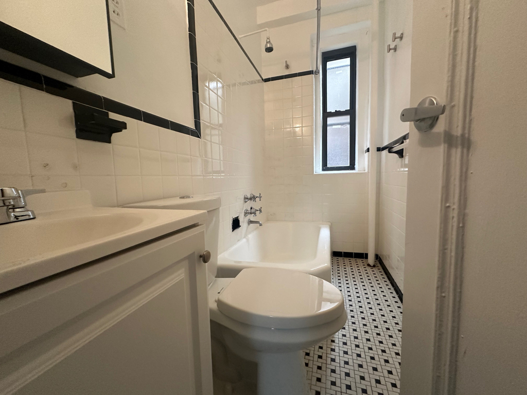 178 East 70th Street - Photo 11