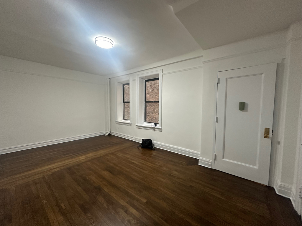 178 East 70th Street - Photo 1