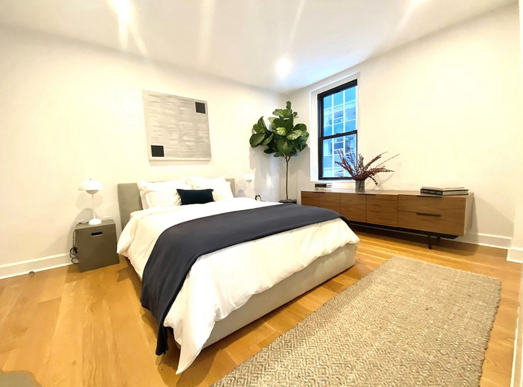 160 East 48th Street - Photo 3