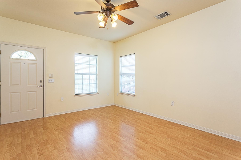 1108 Juniper St - Photo 4