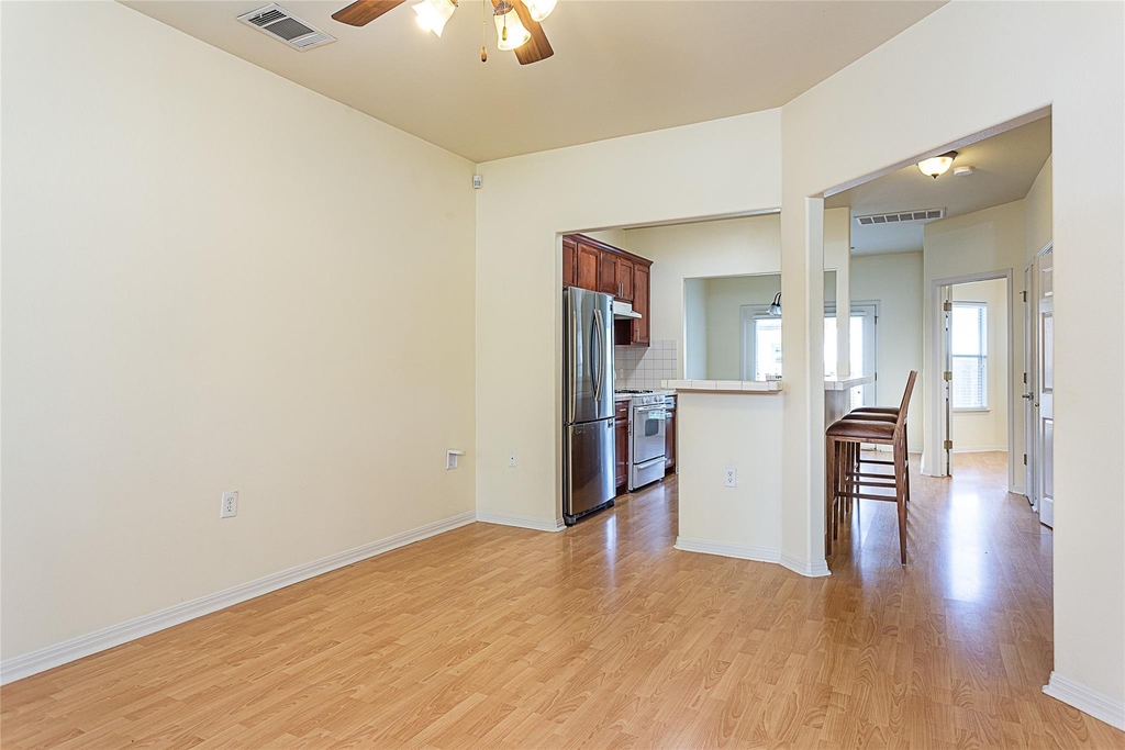 1108 Juniper St - Photo 2