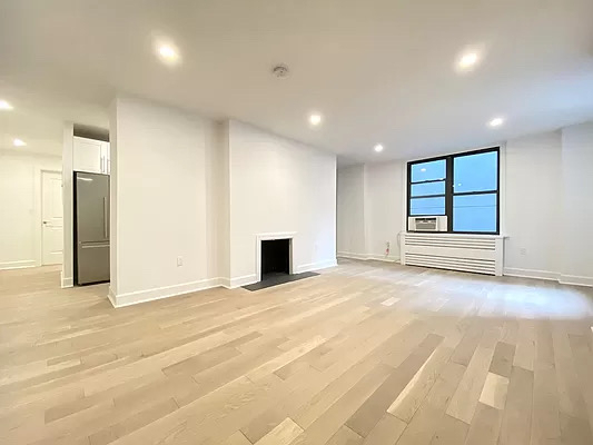 160 East 48th Street - Photo 2