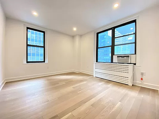 160 East 48th Street - Photo 5