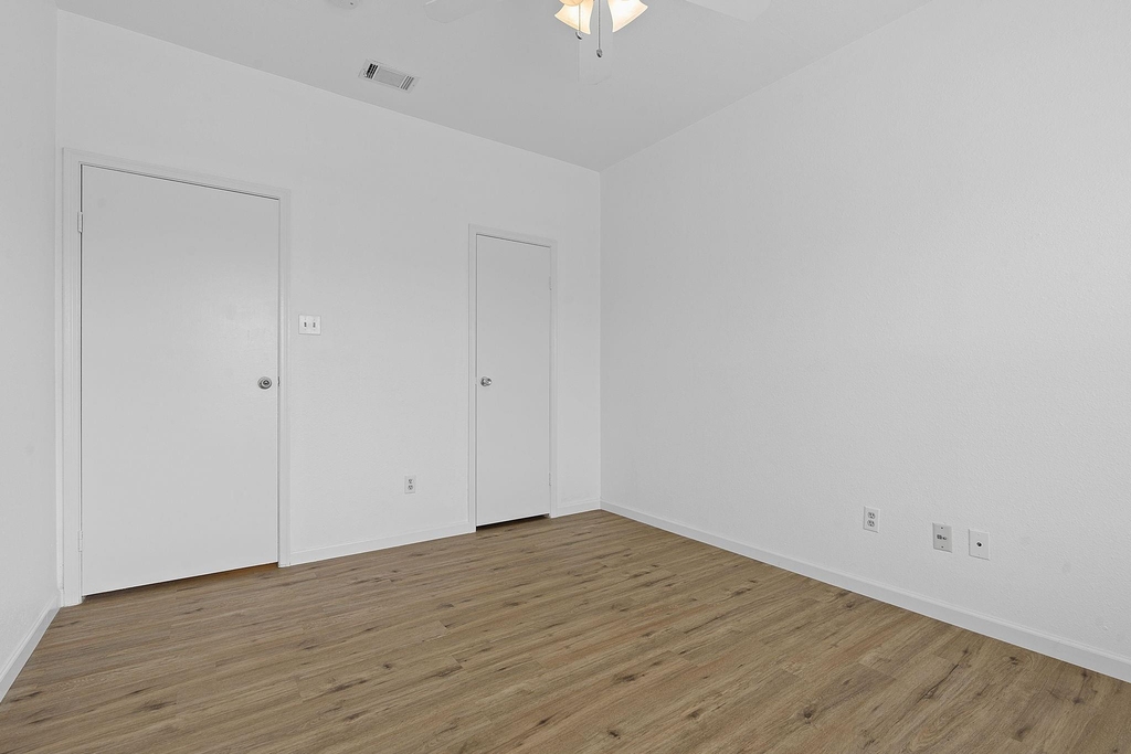 12166 Metric Blvd - Photo 12