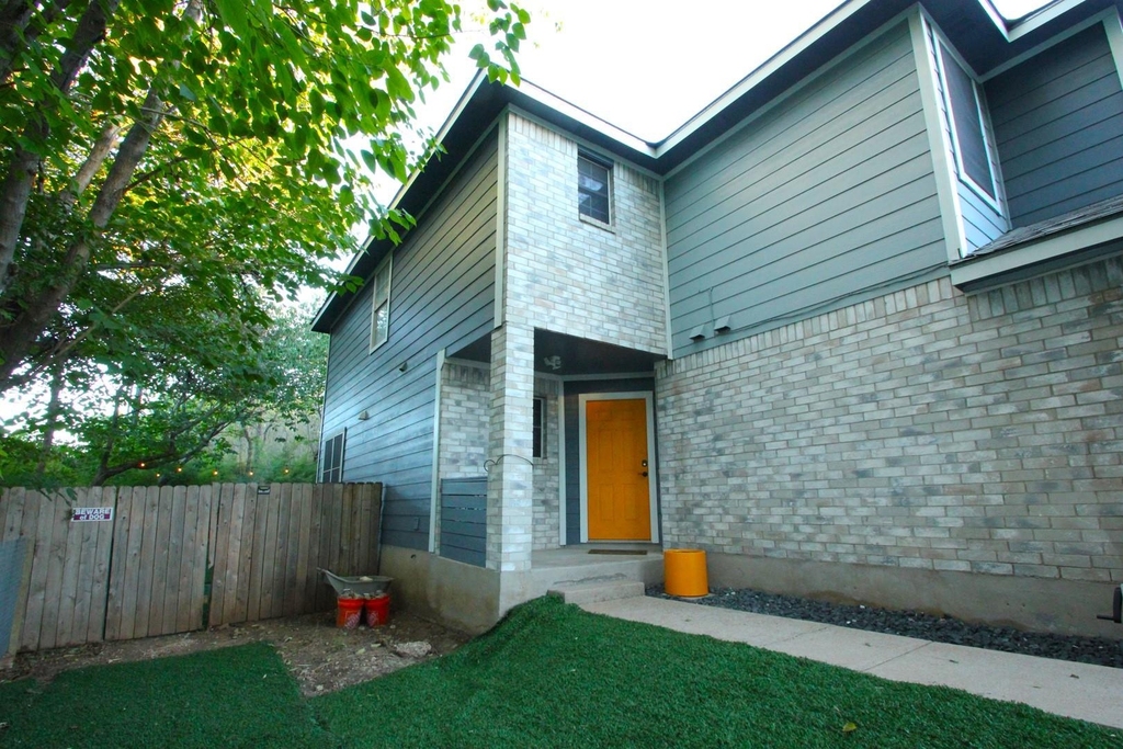 4301 Banister Ln - Photo 3