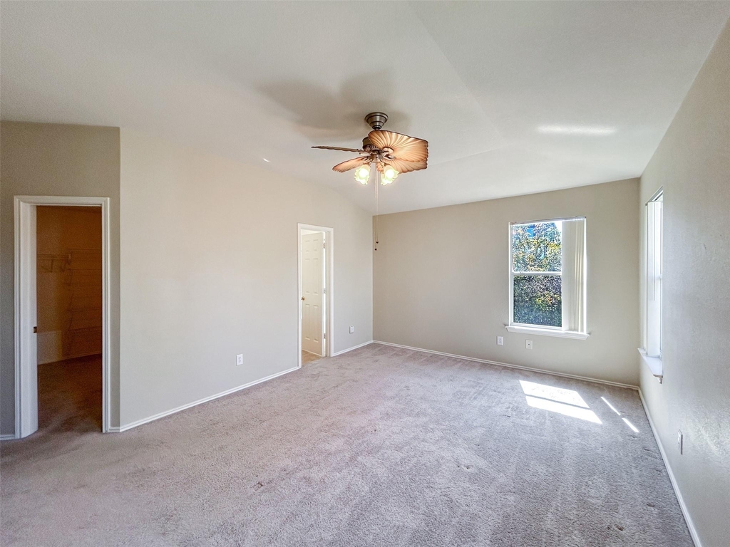 1001 Henderson Dr - Photo 2