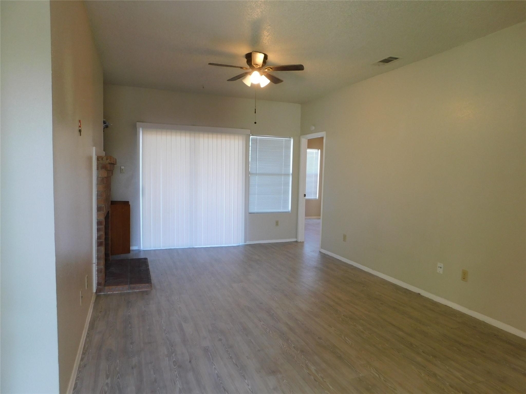 2407 W Slaughter Ln - Photo 3