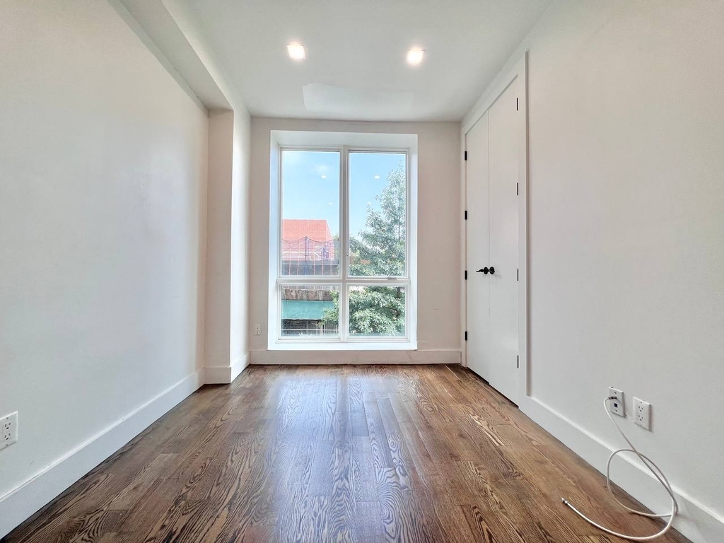 321 Woodbine Street - Photo 3