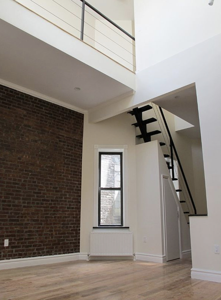 450 West 50th Street - Photo 1