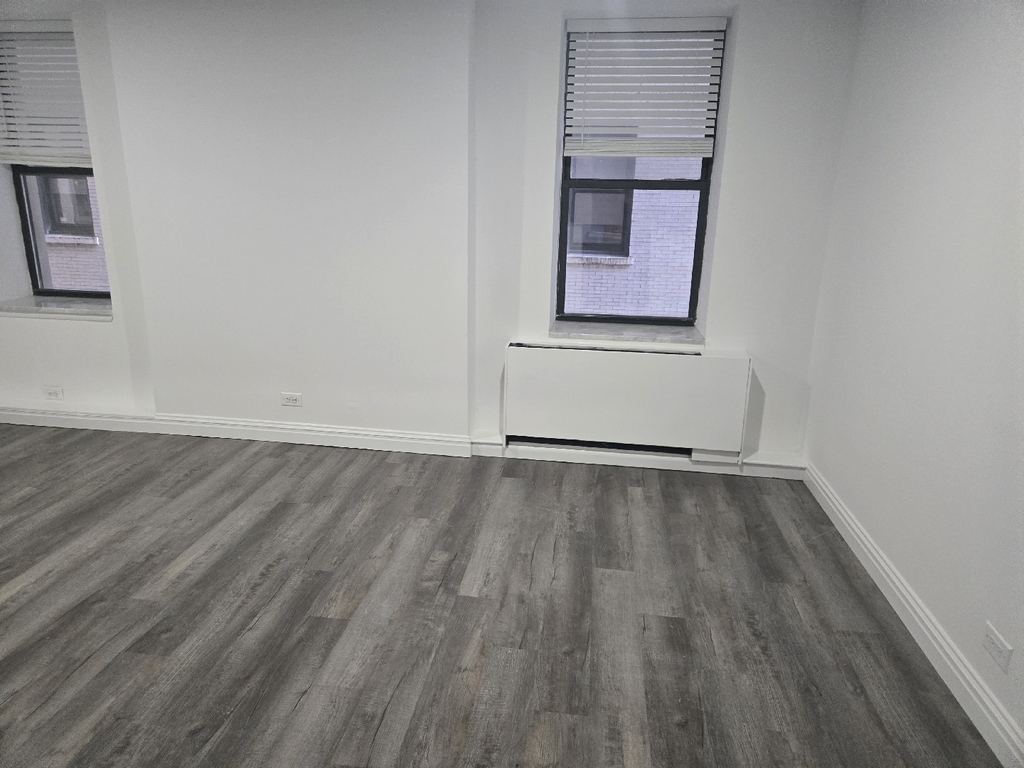 West 34th Street and Broadway  Ave - Photo 6