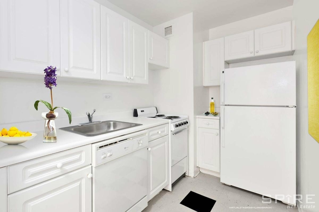 West 34th Street and Broadway  Ave - Photo 2
