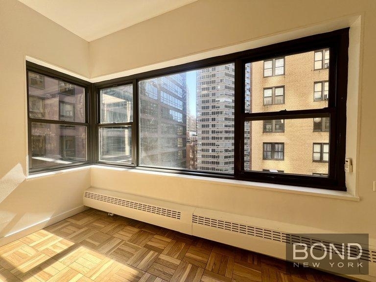 East 55th Street - Photo 2