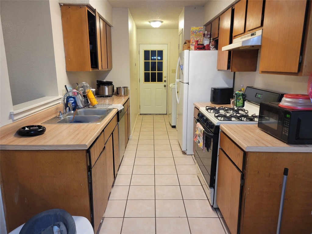 14202 Sussman Ct - Photo 1