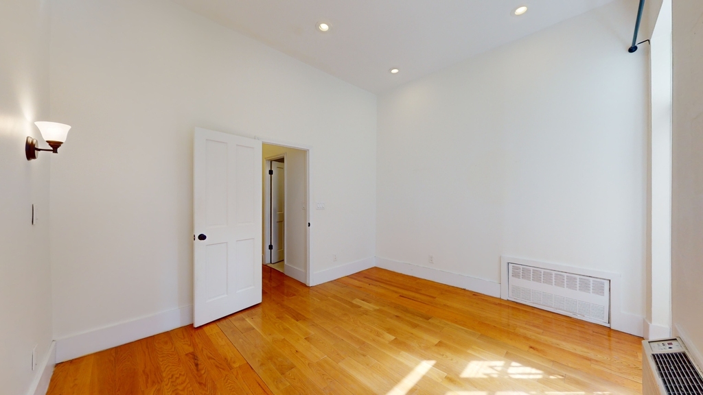 310 East 81st Street - Photo 7