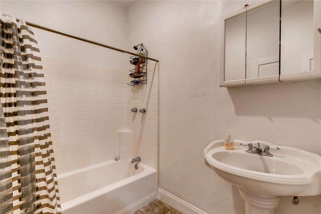 810 W 32 St - Photo 8